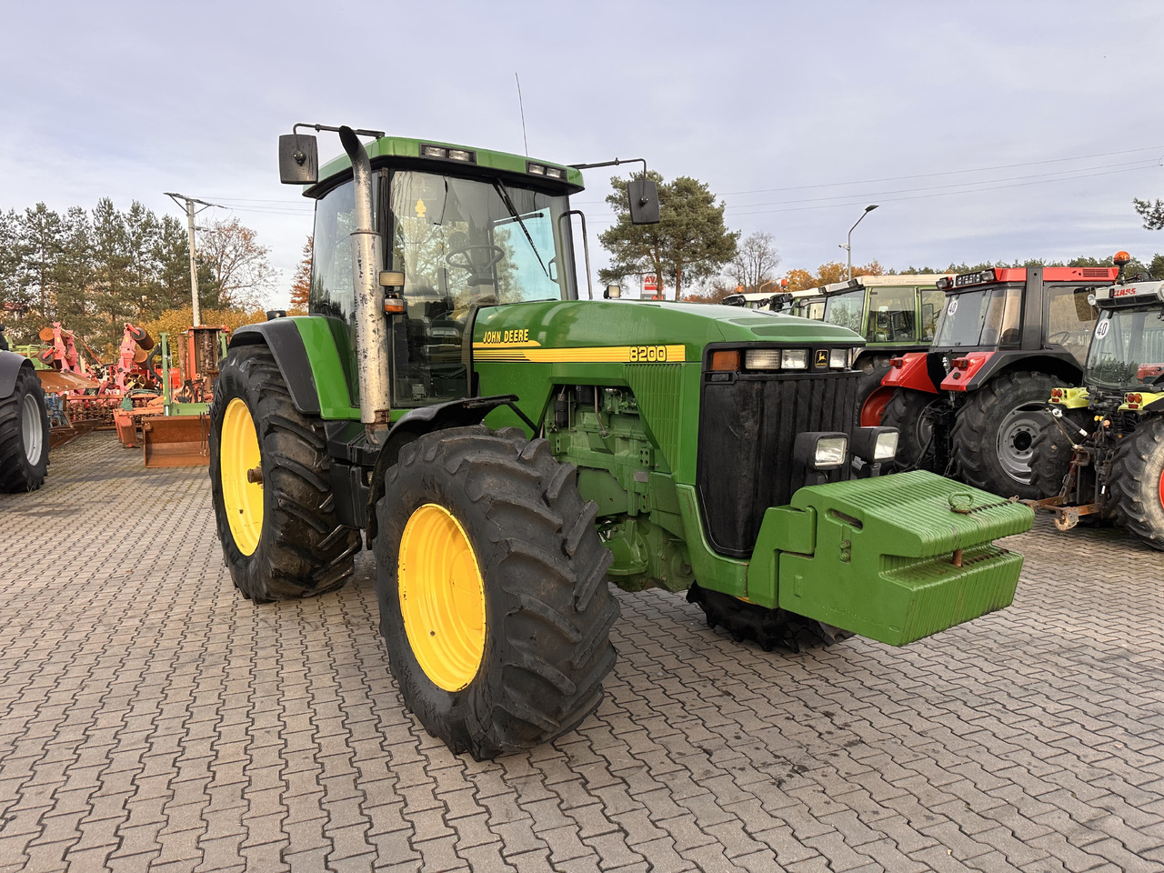 John Deere 8200 PowerShift 8.1 - Τρακτέρ: φωτογραφία 1 John Deere 8200 PowerShift 8.1 - Τρακτέρ: φωτογραφία 1
