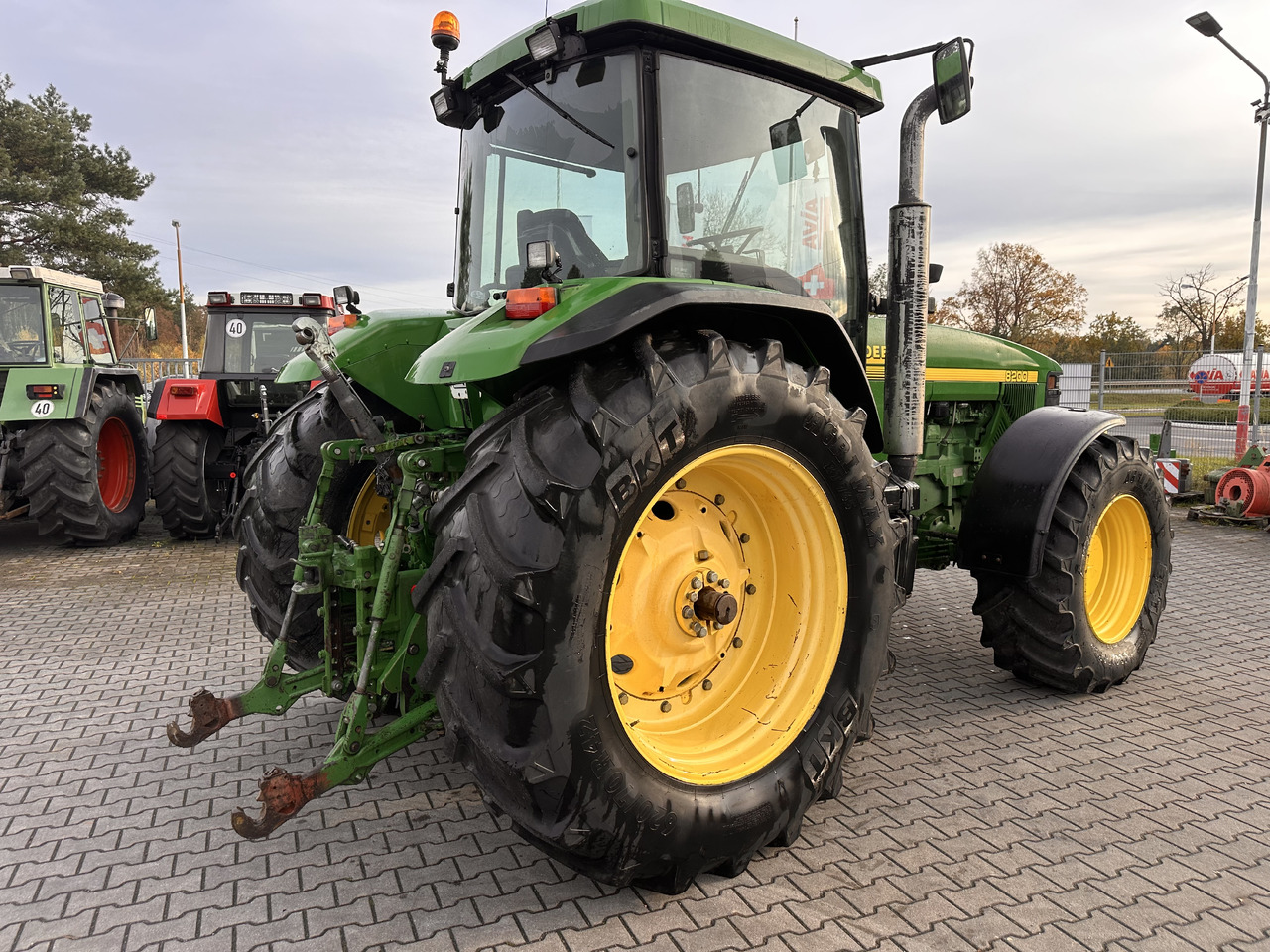 John Deere 8200 PowerShift 8.1 - Τρακτέρ: φωτογραφία 4 John Deere 8200 PowerShift 8.1 - Τρακτέρ: φωτογραφία 4