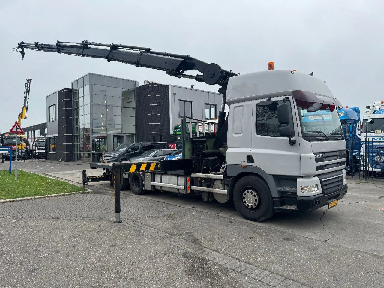 DAF CF 85.360 6X2 EURO 5 HIAB 377 + REMOTE CONTROL T - Φορτηγό με γερανό: φωτογραφία 1 DAF CF 85.360 6X2 EURO 5 HIAB 377 + REMOTE CONTROL T - Φορτηγό με γερανό: φωτογραφία 1