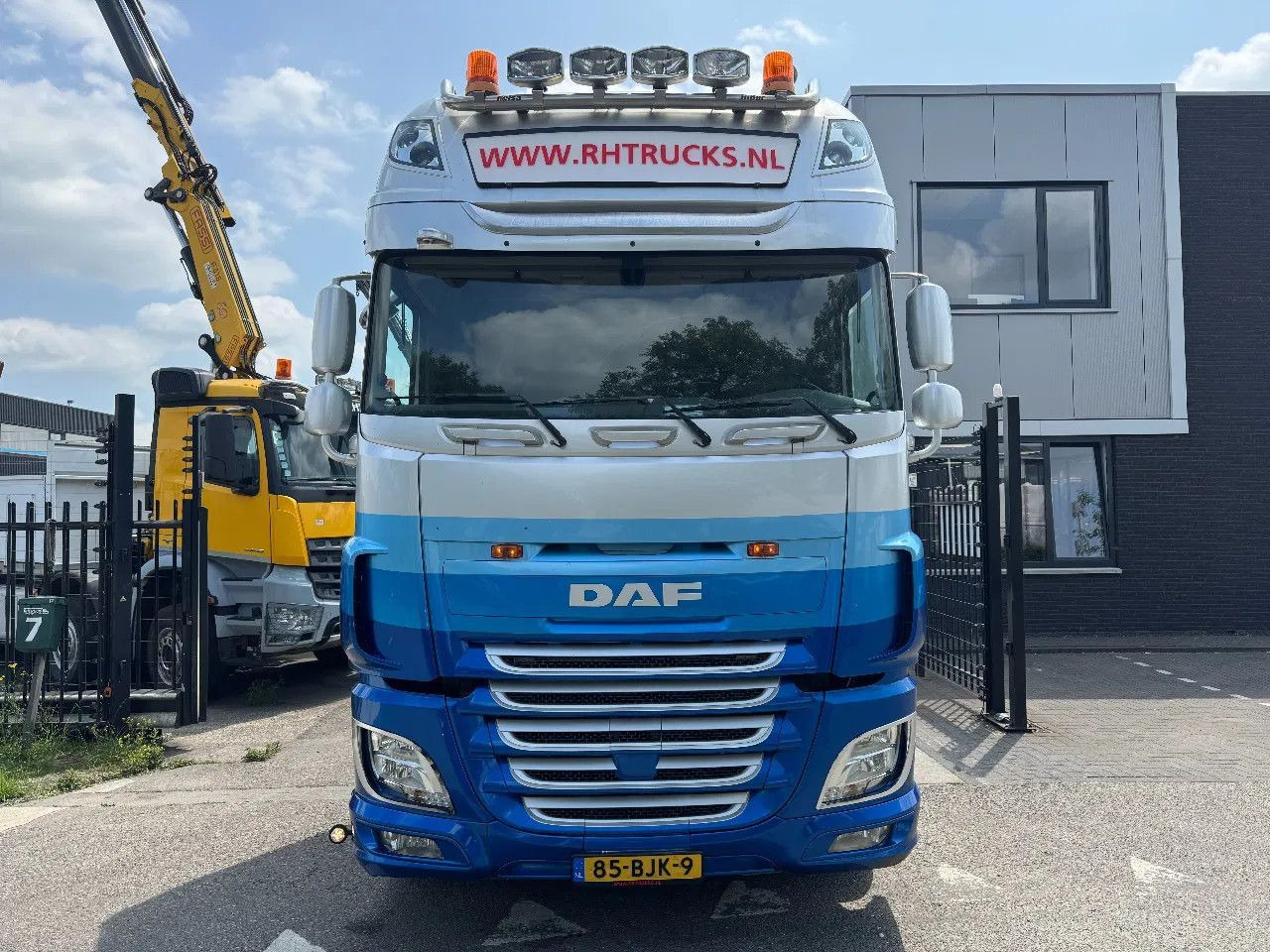 DAF XF 460 4X2 EURO 6 SKIRTS HYDRAULIC - Τράκτορας: φωτογραφία 3 DAF XF 460 4X2 EURO 6 SKIRTS HYDRAULIC - Τράκτορας: φωτογραφία 3