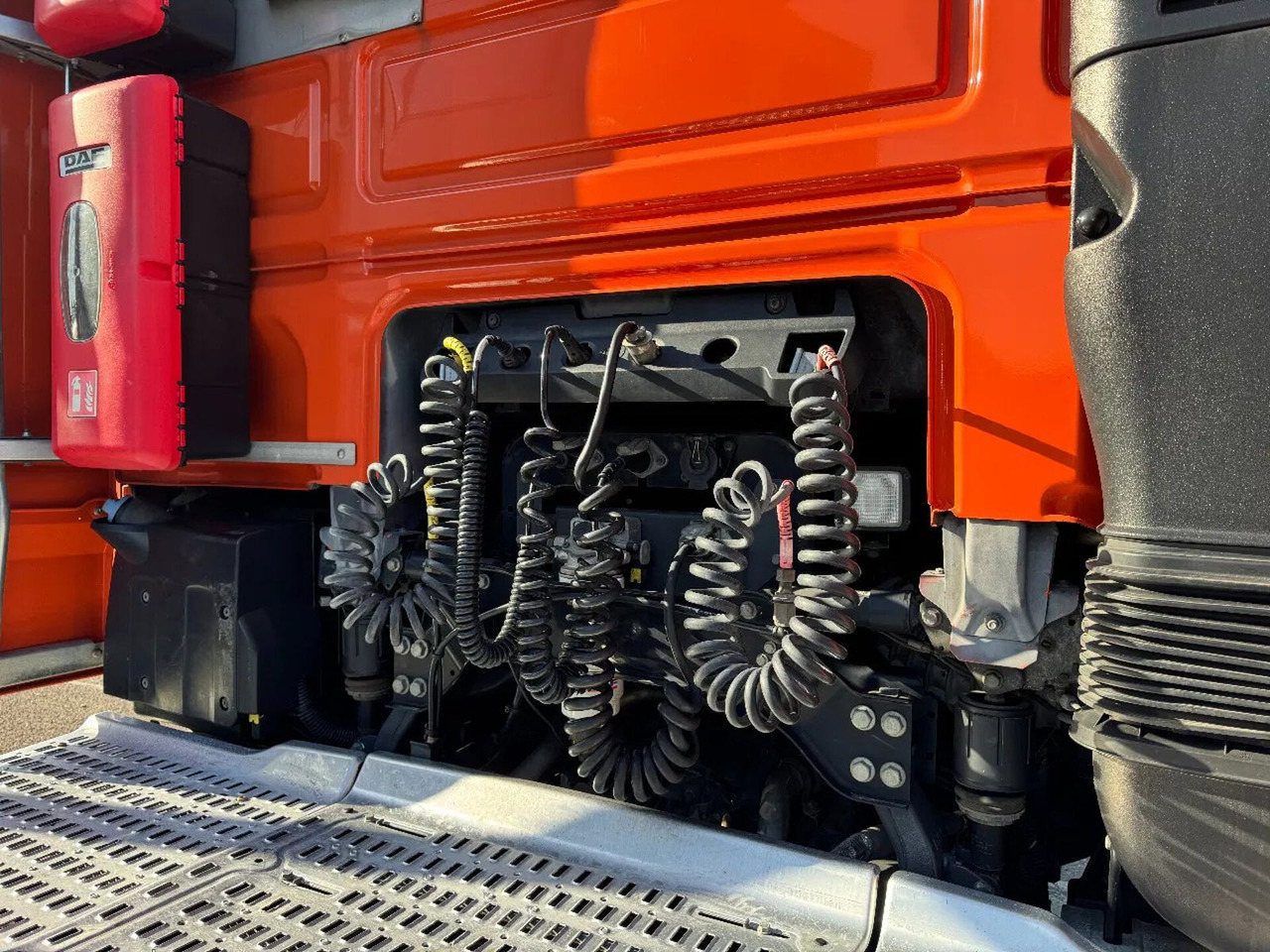 Τράκτορας DAF XF 460 4X2 RETARDER DOUBLE TANK TÜV TILL 09-2025 DAF XF 460 4X2 RETARDER DOUBLE TANK TÜV TILL 09-2025: φωτογραφία 7
