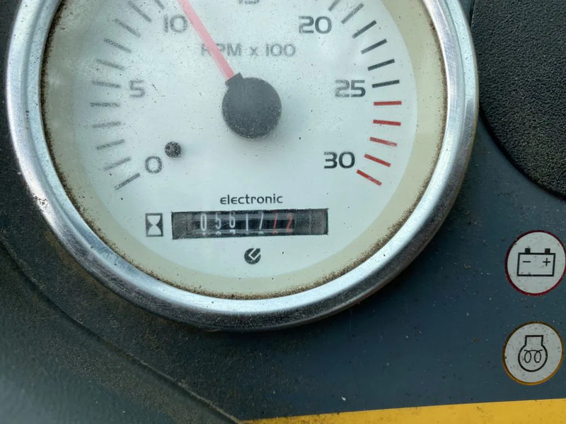 Τηλεσκοπικός φορτωτής Haulotte HTL 4017 - 4X4X4 - 5.617 HOURS - 17 METER - 4.000 KG: φωτογραφία 18 Τηλεσκοπικός φορτωτής Haulotte HTL 4017 - 4X4X4 - 5.617 HOURS - 17 METER - 4.000 KG: φωτογραφία 18