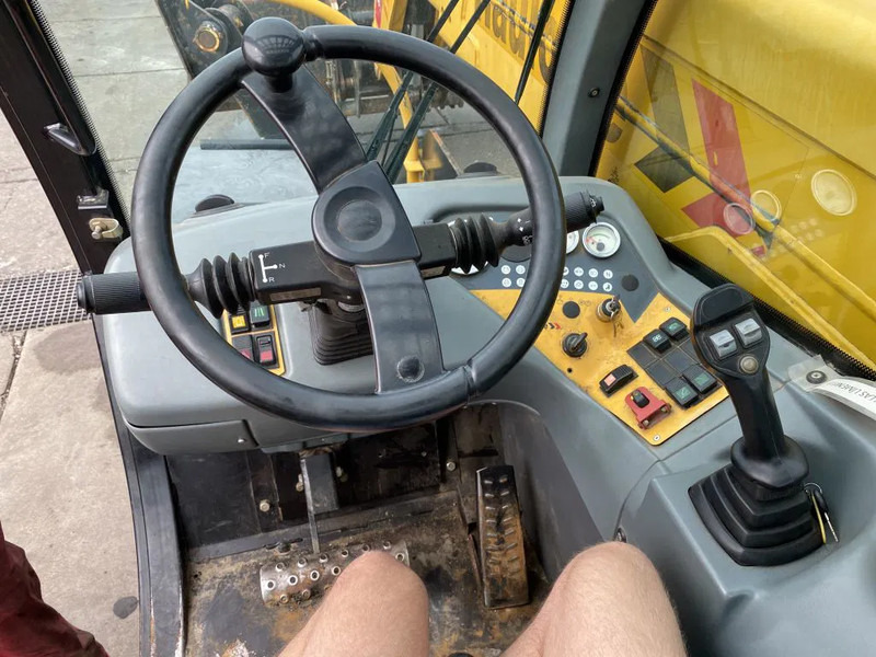 Τηλεσκοπικός φορτωτής Haulotte HTL 4017 - 4X4X4 - 5.617 HOURS - 17 METER - 4.000 KG: φωτογραφία 13 Τηλεσκοπικός φορτωτής Haulotte HTL 4017 - 4X4X4 - 5.617 HOURS - 17 METER - 4.000 KG: φωτογραφία 13