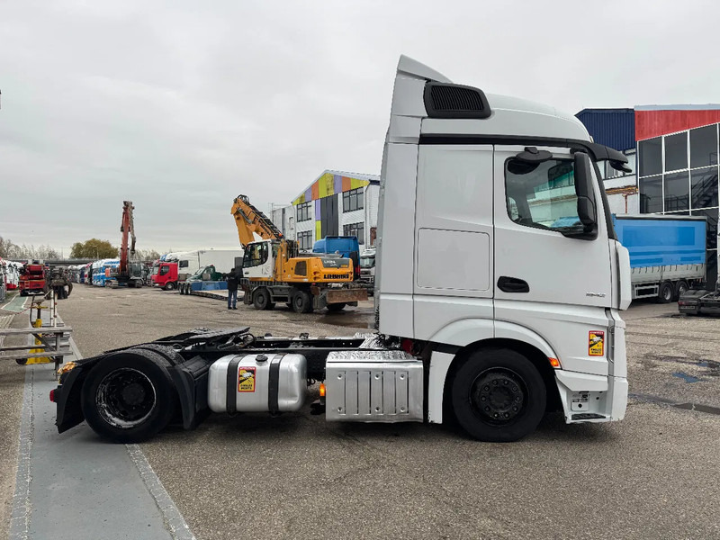 Mercedes-Benz Actros 1842 4X2 EURO 6 MEGA DOUBLE TANK - Τράκτορας: φωτογραφία 4 Mercedes-Benz Actros 1842 4X2 EURO 6 MEGA DOUBLE TANK - Τράκτορας: φωτογραφία 4