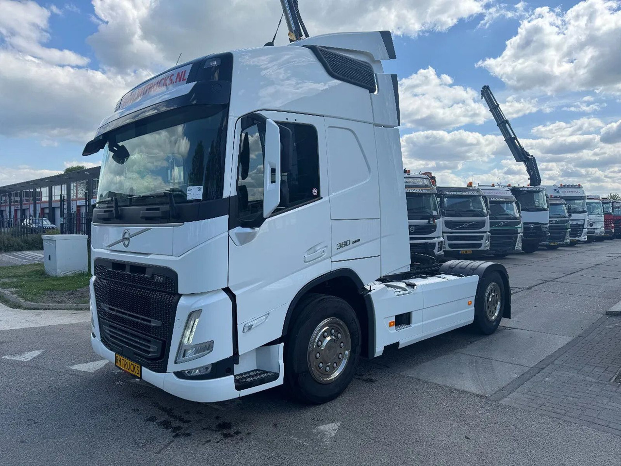 Volvo FM 380 4X2 EURO 6 NEW FACE SKIRTS AIRCO SPOILERS - Τράκτορας: φωτογραφία 1 Volvo FM 380 4X2 EURO 6 NEW FACE SKIRTS AIRCO SPOILERS - Τράκτορας: φωτογραφία 1