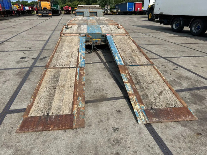 Wielton 4 AXEL WITH RAMPS - Επικαθήμενο με χαμηλό δάπεδο: φωτογραφία 3 Wielton 4 AXEL WITH RAMPS - Επικαθήμενο με χαμηλό δάπεδο: φωτογραφία 3