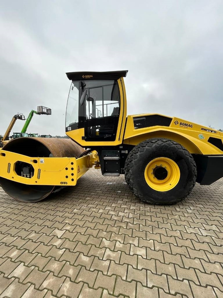 Bomag BW 211 D-5 - Οδοστρωτήρες: φωτογραφία 4 Bomag BW 211 D-5 - Οδοστρωτήρες: φωτογραφία 4