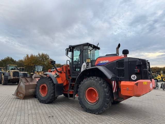 Hitachi ZW 250-6 - Ελαστιχοφόρος φορτωτής: φωτογραφία 1 Hitachi ZW 250-6 - Ελαστιχοφόρος φορτωτής: φωτογραφία 1