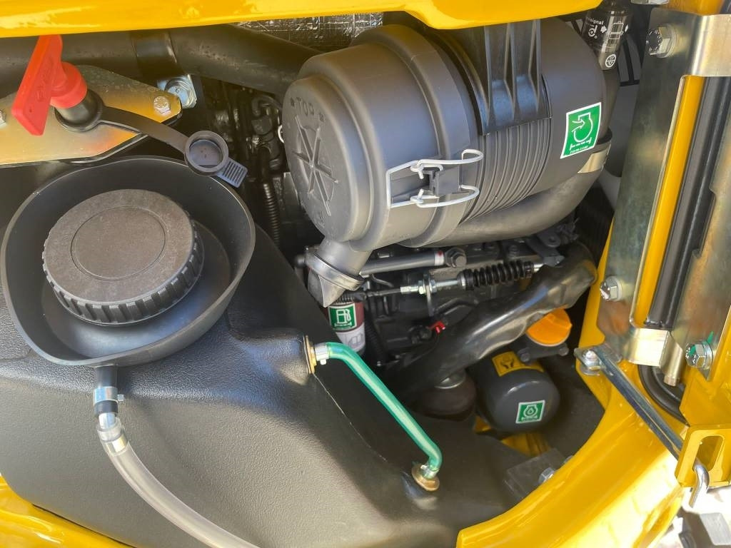 KOMATSU PC16 - Μίνι εκσκαφέας: φωτογραφία 4 KOMATSU PC16 - Μίνι εκσκαφέας: φωτογραφία 4