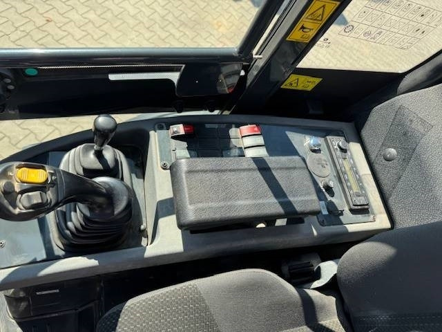 Ελαστιχοφόρος φορτωτής KOMATSU WA 100M: φωτογραφία 9