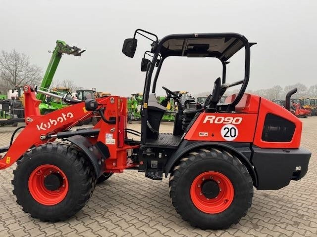 Kubota R 090 - Ελαστιχοφόρος φορτωτής: φωτογραφία 2 Kubota R 090 - Ελαστιχοφόρος φορτωτής: φωτογραφία 2