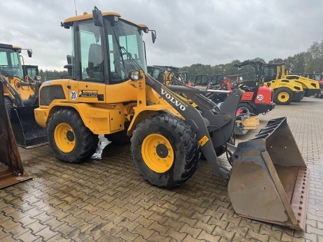 Volvo L 30 G  - Ελαστιχοφόρος φορτωτής: φωτογραφία 1 Volvo L 30 G  - Ελαστιχοφόρος φορτωτής: φωτογραφία 1