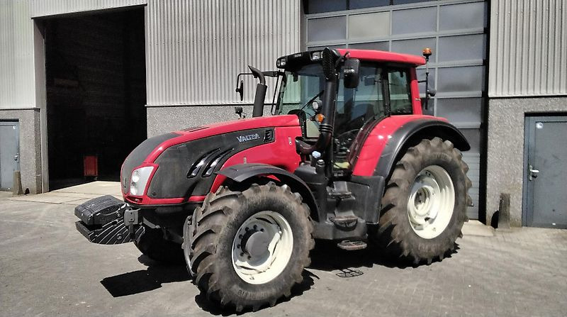 Valtra T153 Versu - Τρακτέρ: φωτογραφία 1 Valtra T153 Versu - Τρακτέρ: φωτογραφία 1