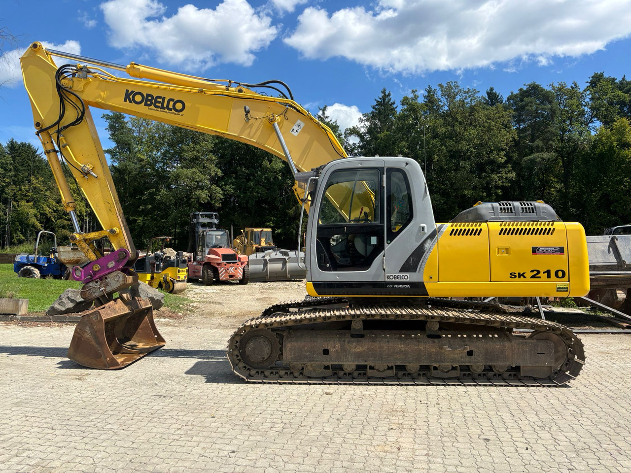 NEW HOLLAND Kobelco E 215 B - Ερπυστριοφόρος εκσκαφέας: φωτογραφία 1 NEW HOLLAND Kobelco E 215 B - Ερπυστριοφόρος εκσκαφέας: φωτογραφία 1