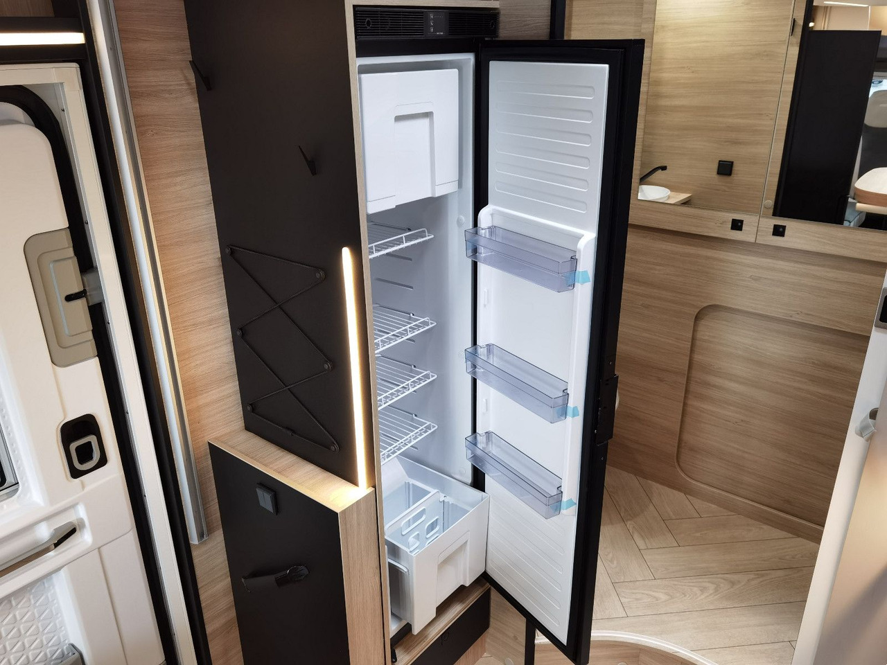 Ημιενιαίο αυτοκινούμενο Chausson 630 TITANIUM / - 2026 - / EINZEL.- HUBBETTEN: φωτογραφία 17