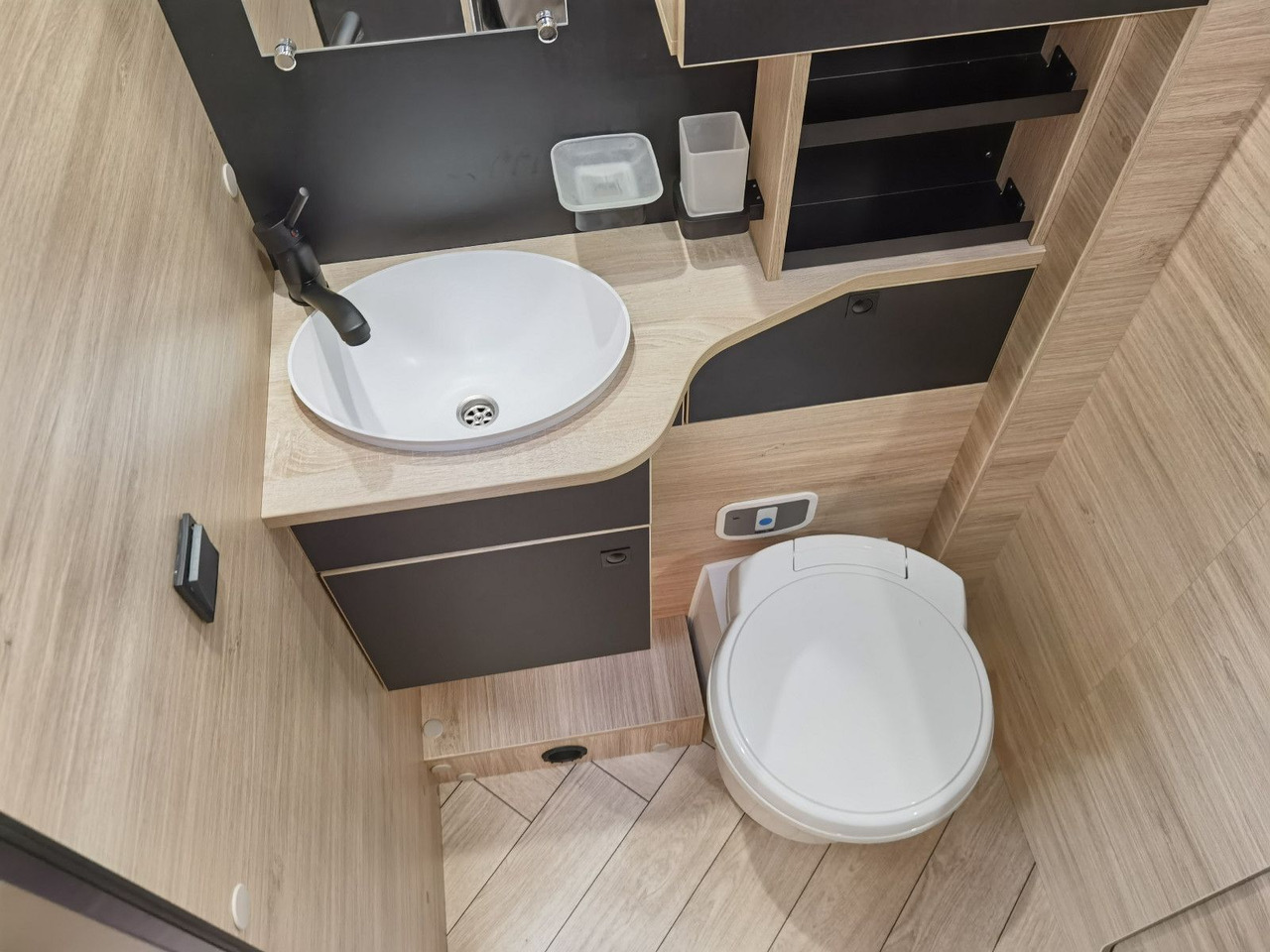 Ημιενιαίο αυτοκινούμενο Chausson 630 TITANIUM / - 2026 - / EINZEL.- HUBBETTEN: φωτογραφία 19