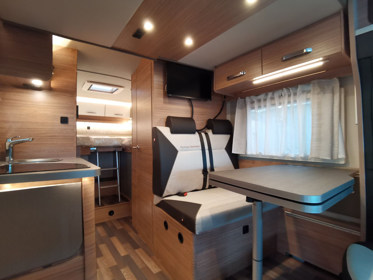 Νέα Ημιενιαίο αυτοκινούμενο Weinsberg CARACOMPACT SUITE 640 MEG PEPPER / - MODELL 2025 Weinsberg CARACOMPACT SUITE 640 MEG PEPPER / - MODELL 2025: φωτογραφία 11