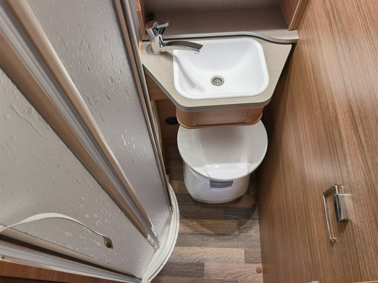 Νέα Ημιενιαίο αυτοκινούμενο Weinsberg CARACOMPACT SUITE 640 MEG PEPPER / - MODELL 2025 Weinsberg CARACOMPACT SUITE 640 MEG PEPPER / - MODELL 2025: φωτογραφία 22