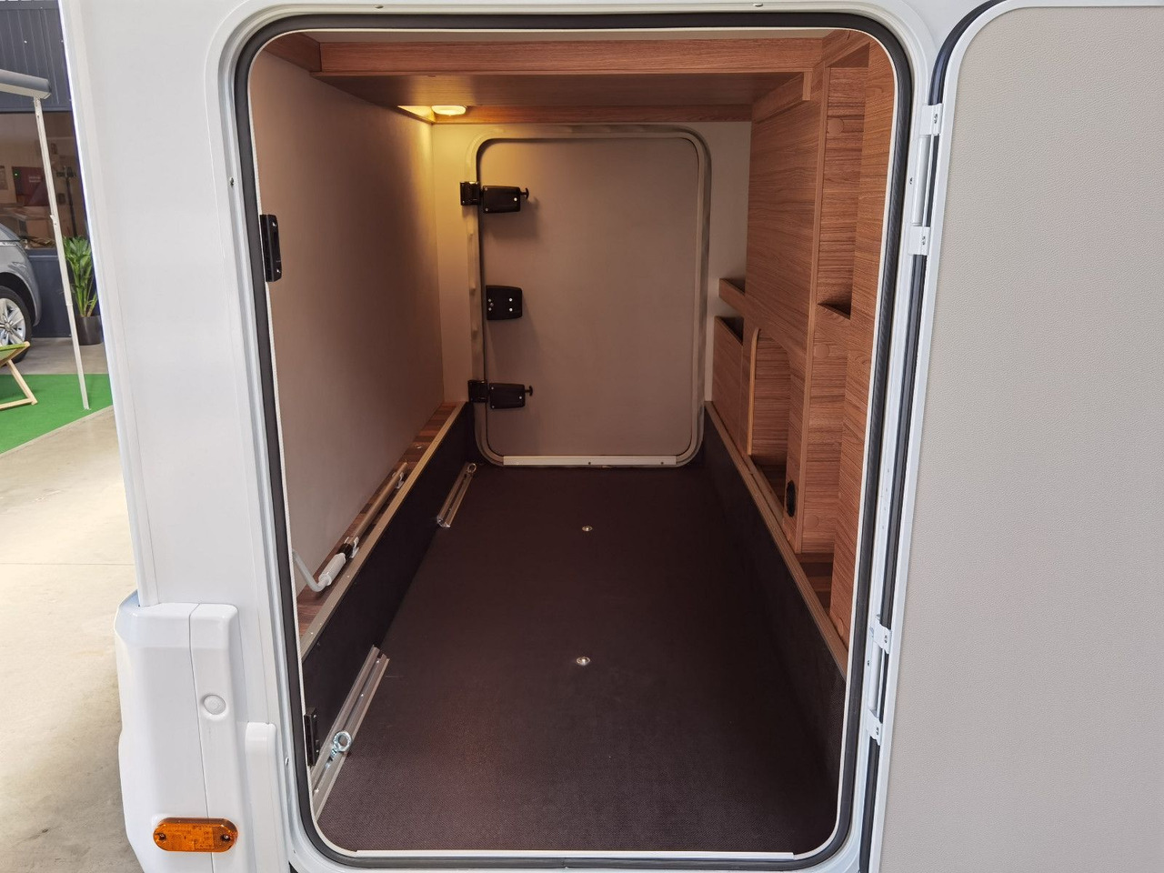 Νέα Ημιενιαίο αυτοκινούμενο Weinsberg CARACOMPACT SUITE 640 MEG PEPPER / - MODELL 2025 Weinsberg CARACOMPACT SUITE 640 MEG PEPPER / - MODELL 2025: φωτογραφία 9