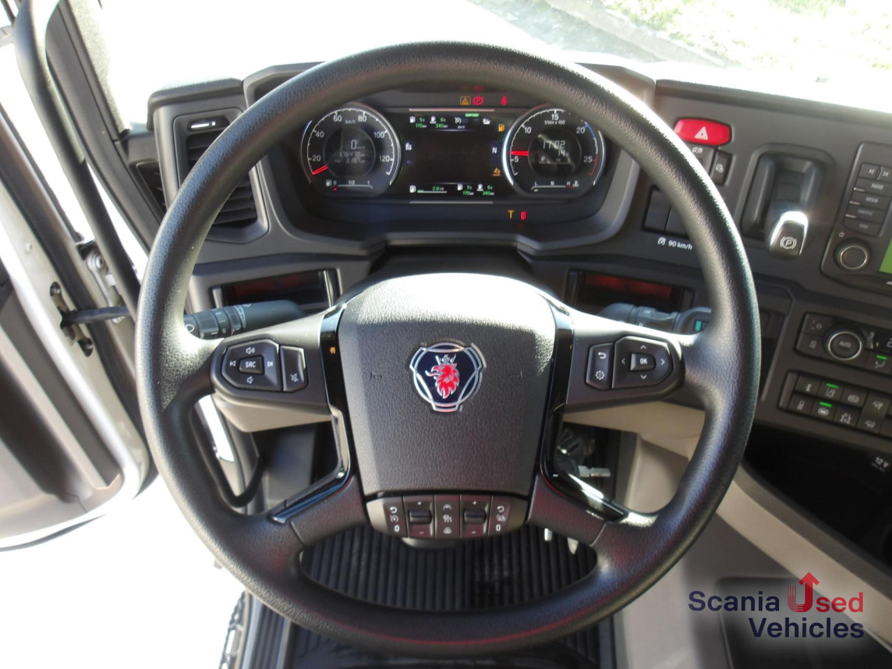 SCANIA R 460 A4x2NA / Schubbodenhydraulik - Τράκτορας: φωτογραφία 2 SCANIA R 460 A4x2NA / Schubbodenhydraulik - Τράκτορας: φωτογραφία 2