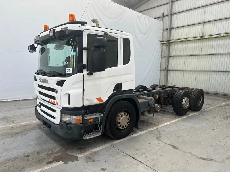 Scania P230 6X2 / Essieu relevable directionnel / Stuurbare liftas / Steerable lift axle / RETARDER / 481205 - Φορτηγό σασί: φωτογραφία 1 Scania P230 6X2 / Essieu relevable directionnel / Stuurbare liftas / Steerable lift axle / RETARDER / 481205 - Φορτηγό σασί: φωτογραφία 1