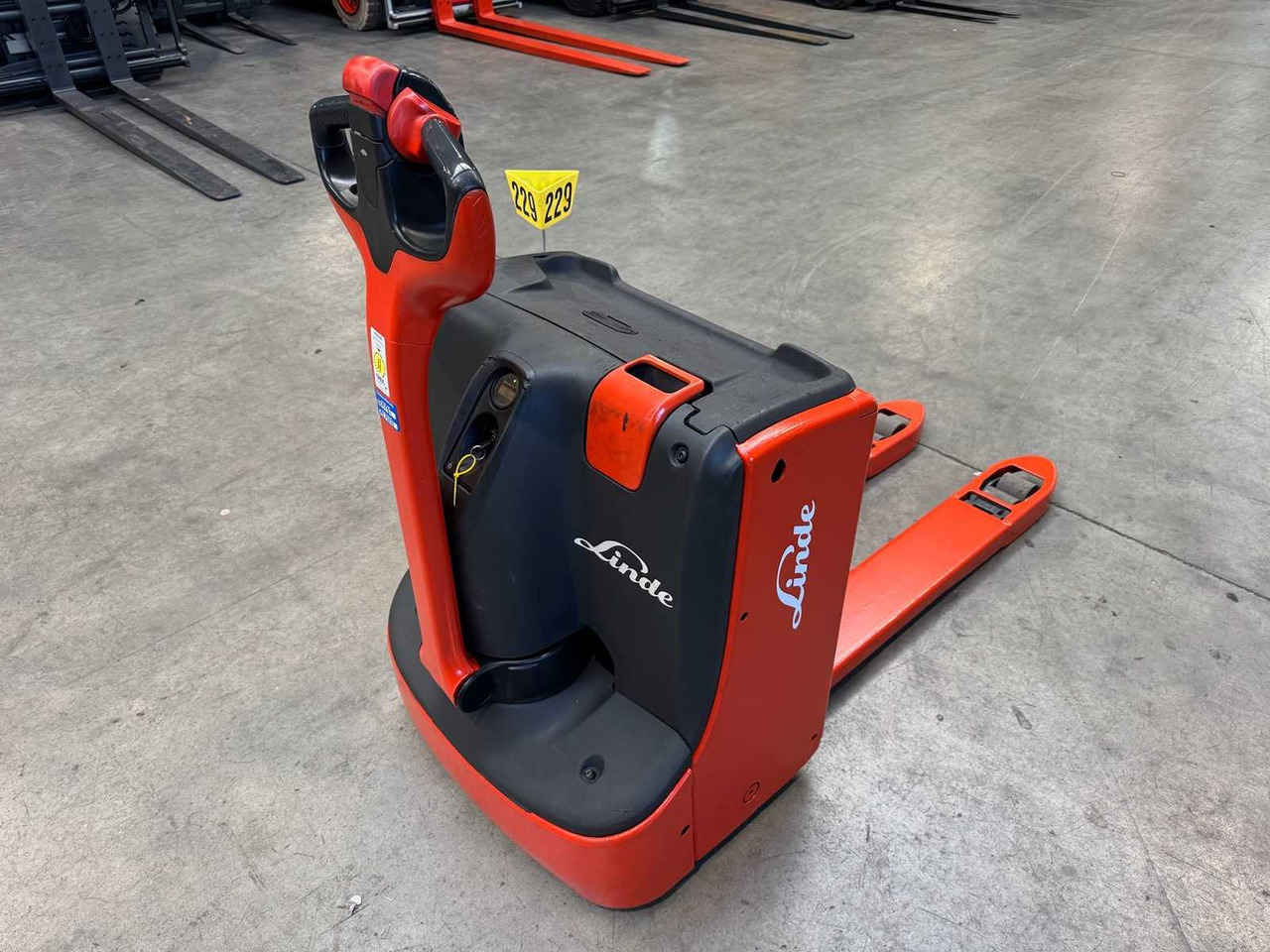 17/2024 LINDE T16 1,600KG PALLET TRUCK ANT STACKER INITIAL STROKE 1,691 HOURS - Περονοφόρο όχημα: φωτογραφία 4 17/2024 LINDE T16 1,600KG PALLET TRUCK ANT STACKER INITIAL STROKE 1,691 HOURS - Περονοφόρο όχημα: φωτογραφία 4