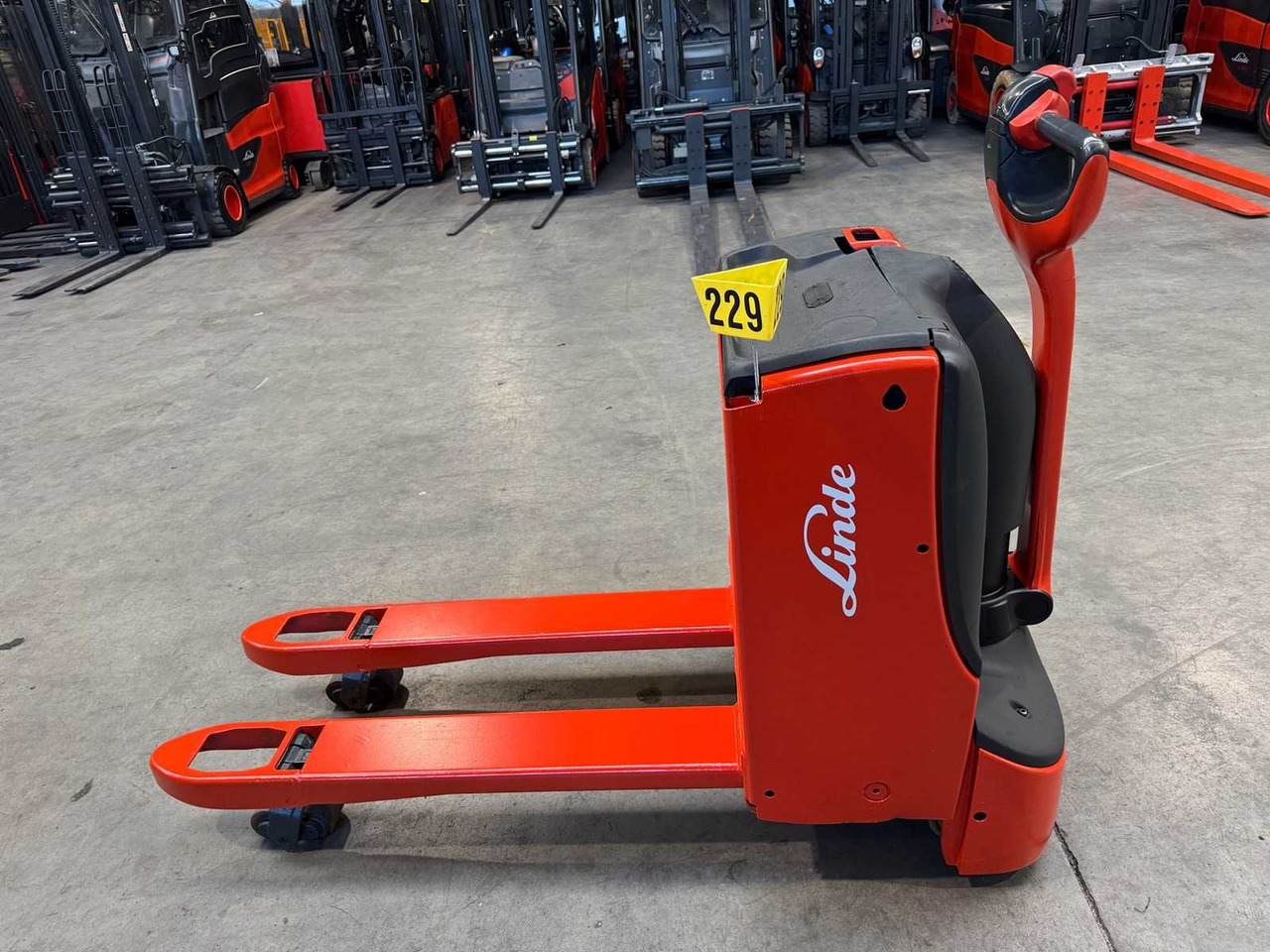 17/2024 LINDE T16 1,600KG PALLET TRUCK ANT STACKER INITIAL STROKE 1,691 HOURS - Περονοφόρο όχημα: φωτογραφία 1 17/2024 LINDE T16 1,600KG PALLET TRUCK ANT STACKER INITIAL STROKE 1,691 HOURS - Περονοφόρο όχημα: φωτογραφία 1