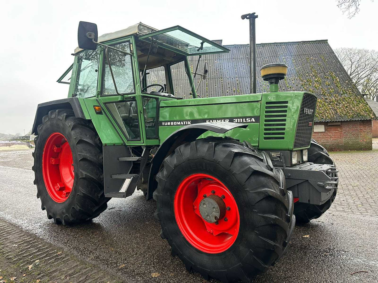1984 FENDT FARMER 311 LSA ALL-WHEEL DRIVE FARM TRACTOR - Τρακτέρ: φωτογραφία 3 1984 FENDT FARMER 311 LSA ALL-WHEEL DRIVE FARM TRACTOR - Τρακτέρ: φωτογραφία 3