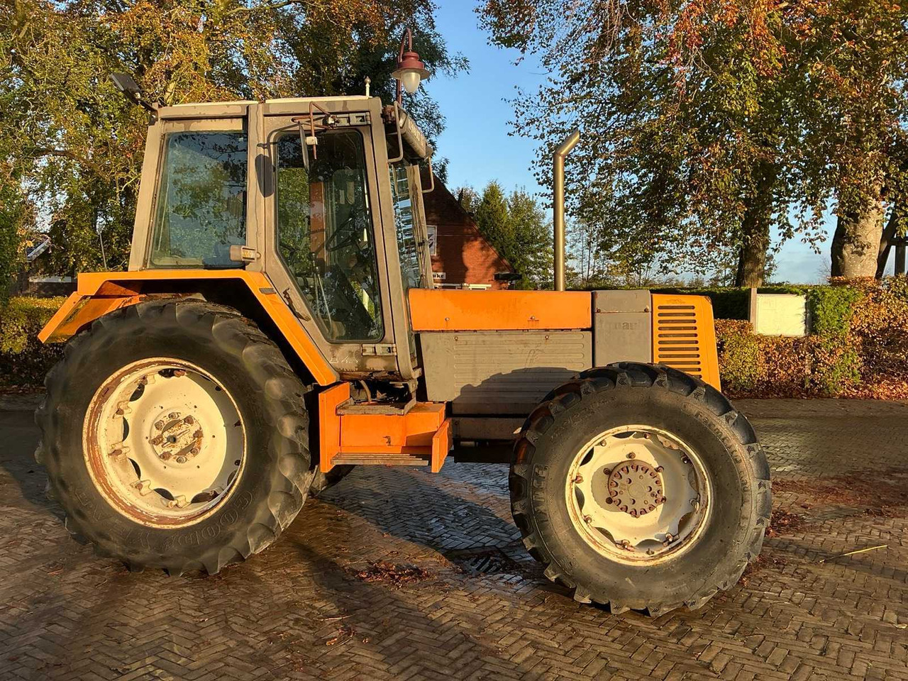 1987 RENAULT 133.14 ALL-WHEEL DRIVE FARM TRACTOR - Τρακτέρ: φωτογραφία 4 1987 RENAULT 133.14 ALL-WHEEL DRIVE FARM TRACTOR - Τρακτέρ: φωτογραφία 4