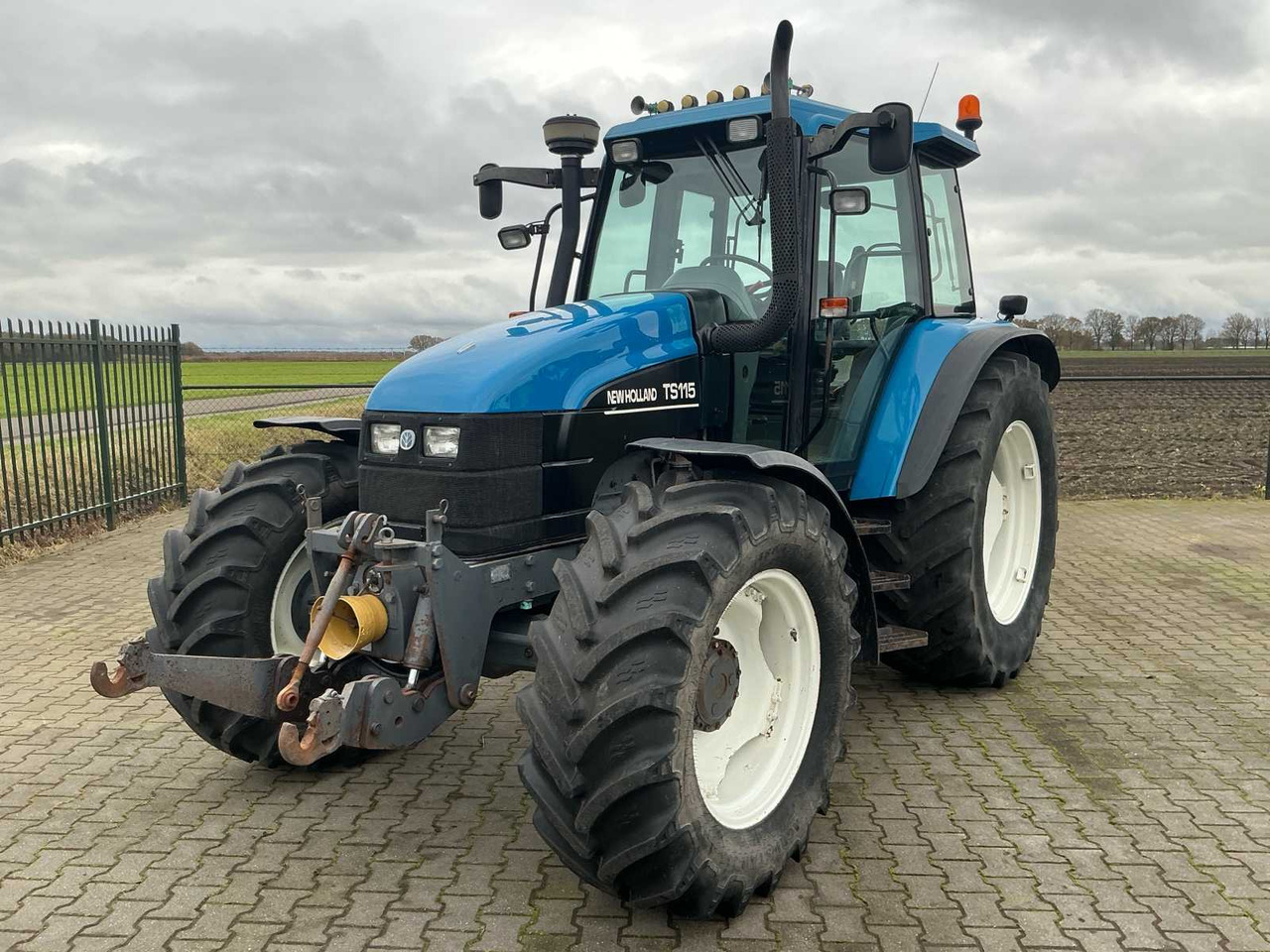 1998 NEW HOLLAND TS115 ALL-WHEEL DRIVE FARM TRACTOR - Τρακτέρ: φωτογραφία 1 1998 NEW HOLLAND TS115 ALL-WHEEL DRIVE FARM TRACTOR - Τρακτέρ: φωτογραφία 1