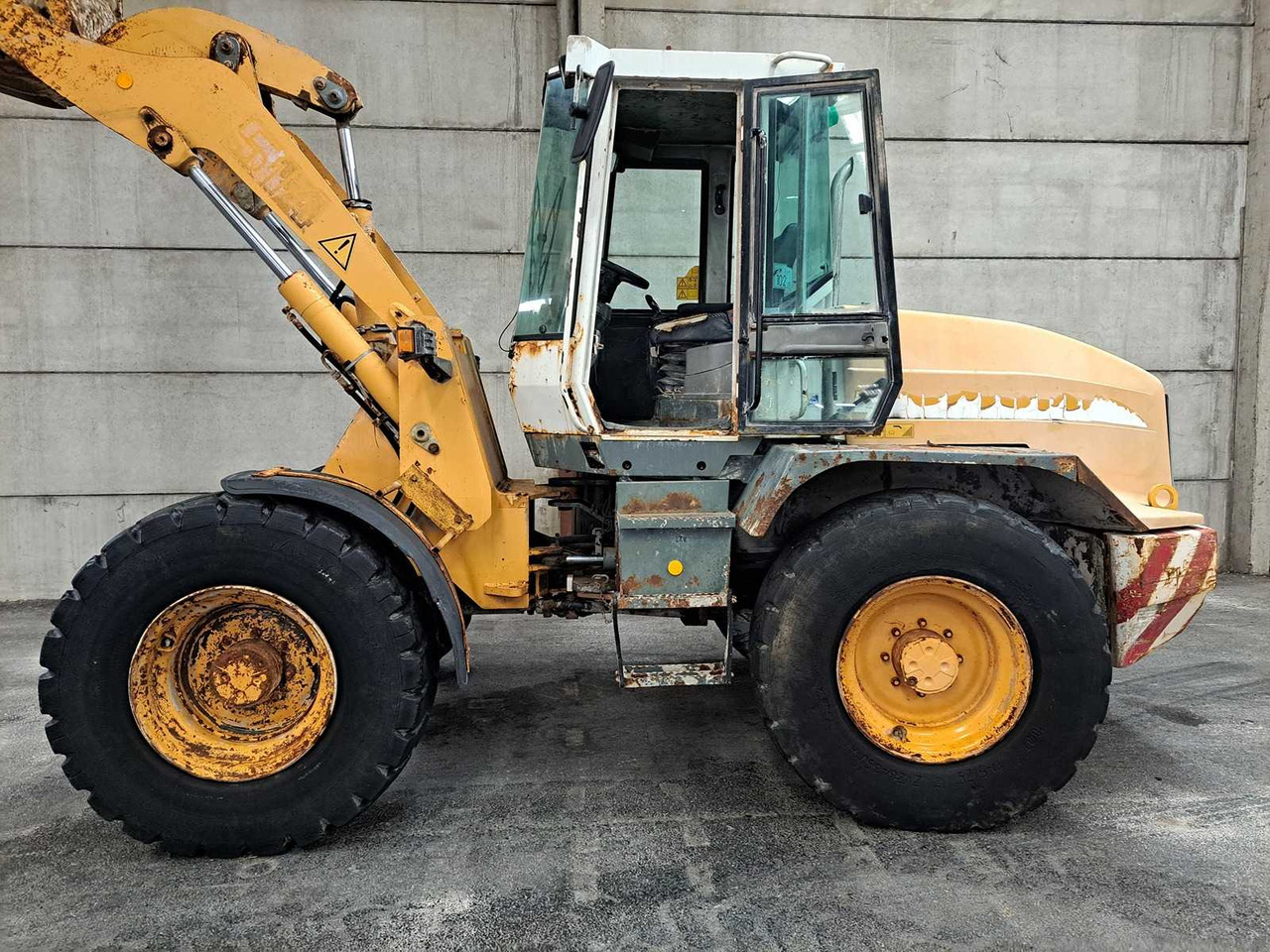 2002 LIEBHERR L514 SHOVEL - Ελαστιχοφόρος φορτωτής: φωτογραφία 5 2002 LIEBHERR L514 SHOVEL - Ελαστιχοφόρος φορτωτής: φωτογραφία 5