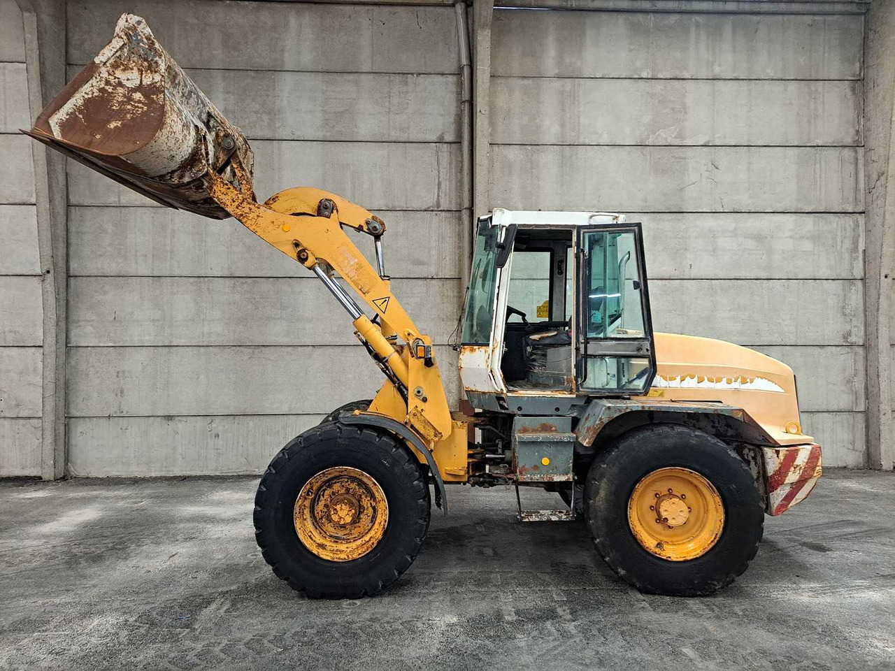 2002 LIEBHERR L514 SHOVEL - Ελαστιχοφόρος φορτωτής: φωτογραφία 4 2002 LIEBHERR L514 SHOVEL - Ελαστιχοφόρος φορτωτής: φωτογραφία 4