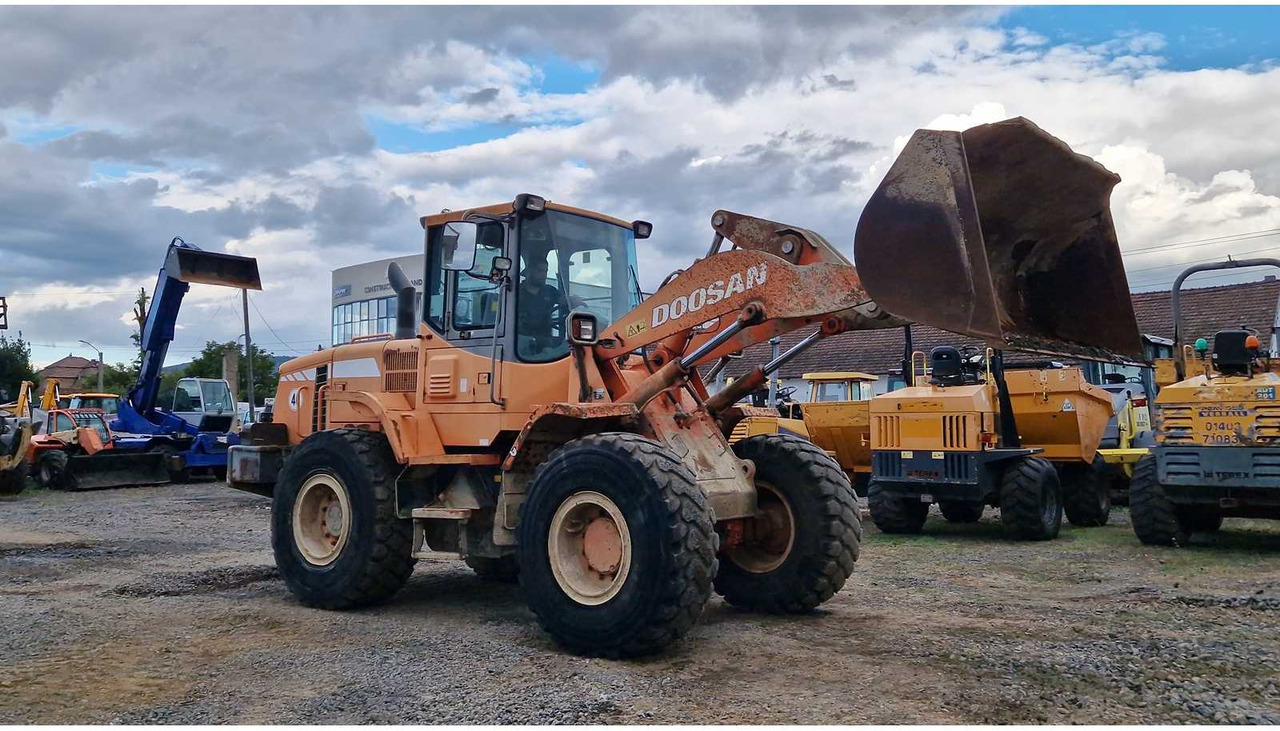 2010 DOOSAN DL200 WHEELED LOADER - Ελαστιχοφόρος φορτωτής: φωτογραφία 3 2010 DOOSAN DL200 WHEELED LOADER - Ελαστιχοφόρος φορτωτής: φωτογραφία 3