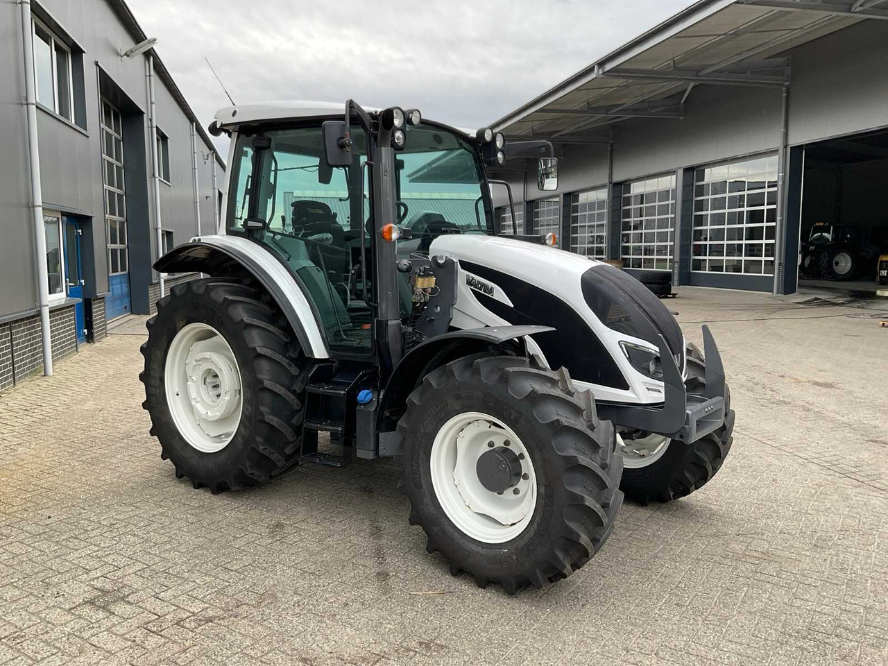 2019 VALTRA A104 HITECH ALL-WHEEL DRIVE FARM TRACTOR - Τρακτέρ: φωτογραφία 4 2019 VALTRA A104 HITECH ALL-WHEEL DRIVE FARM TRACTOR - Τρακτέρ: φωτογραφία 4
