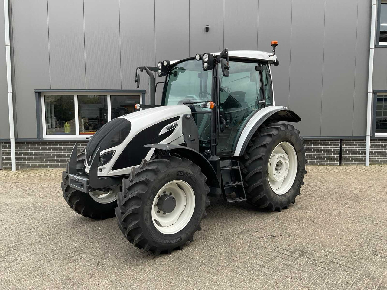 2019 VALTRA A104 HITECH ALL-WHEEL DRIVE FARM TRACTOR - Τρακτέρ: φωτογραφία 1 2019 VALTRA A104 HITECH ALL-WHEEL DRIVE FARM TRACTOR - Τρακτέρ: φωτογραφία 1