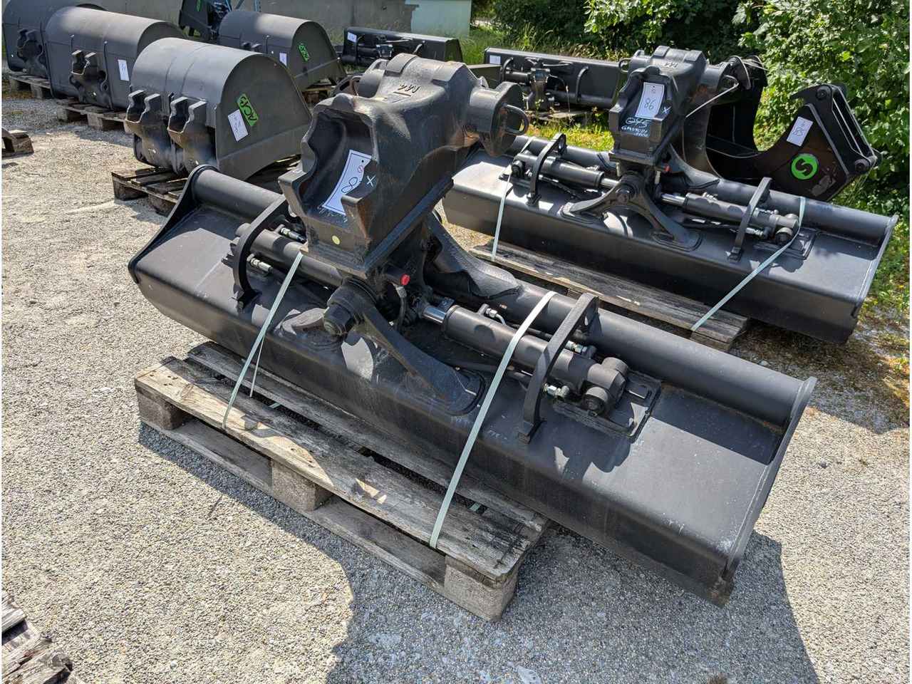 ACB (COUPLEURS & GODETS) - 2021 - SHOVELS - Ελαστιχοφόρος φορτωτής: φωτογραφία 4 ACB (COUPLEURS & GODETS) - 2021 - SHOVELS - Ελαστιχοφόρος φορτωτής: φωτογραφία 4