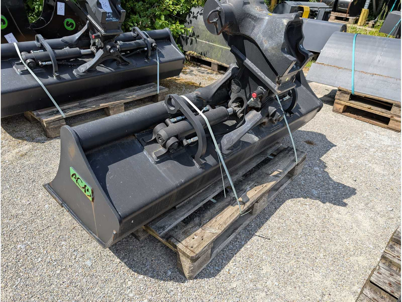 ACB (COUPLEURS & GODETS) - 2021 - SHOVELS - Ελαστιχοφόρος φορτωτής: φωτογραφία 3 ACB (COUPLEURS & GODETS) - 2021 - SHOVELS - Ελαστιχοφόρος φορτωτής: φωτογραφία 3