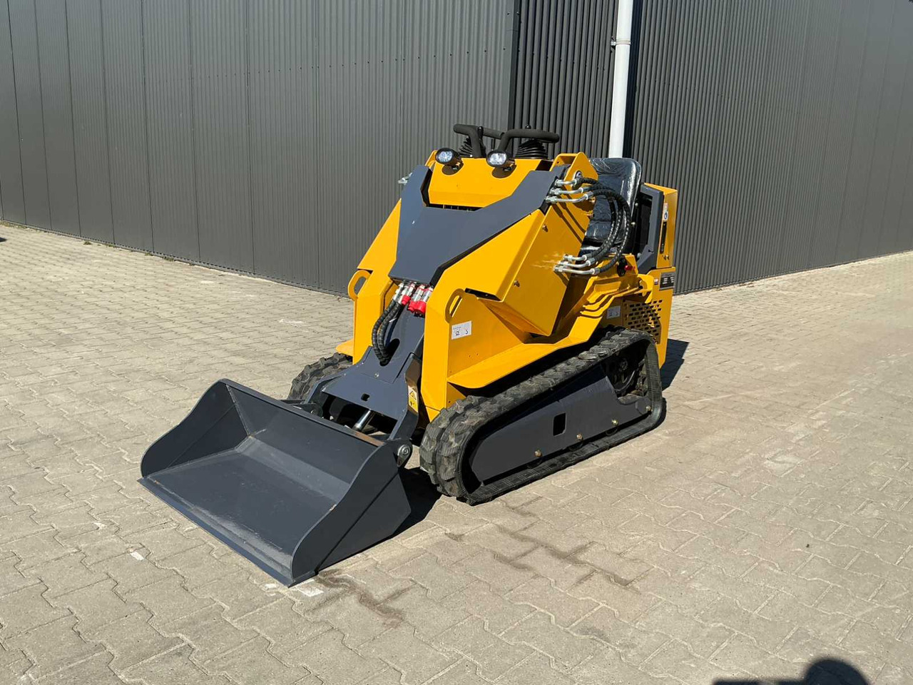 Bison Tek BT360 - Φορτωτής πλάγιας ολίσθησης: φωτογραφία 1 Bison Tek BT360 - Φορτωτής πλάγιας ολίσθησης: φωτογραφία 1