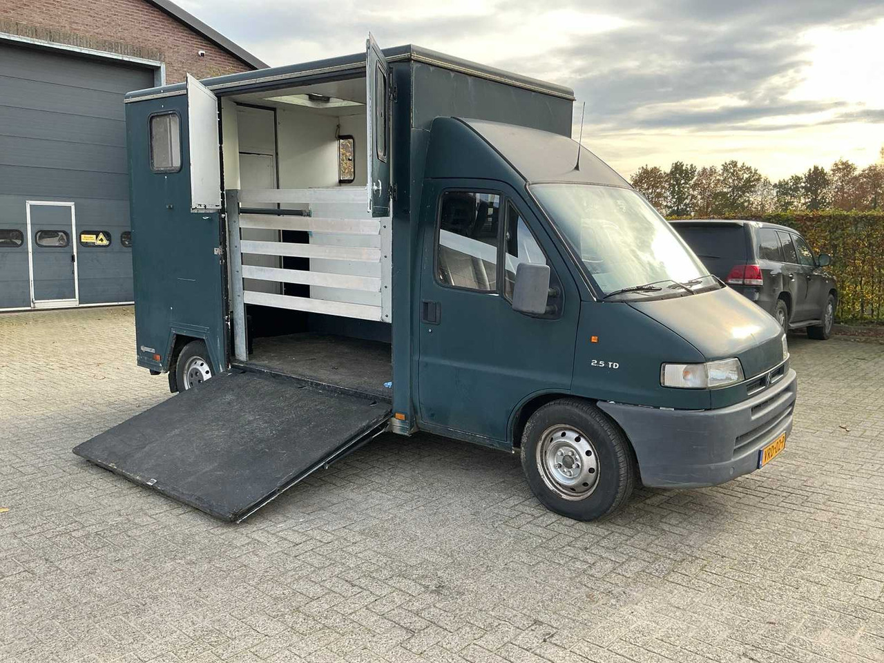CITROEN 2.5 TD HORSE TRUCK - Ελαφρύ επαγγελματικό: φωτογραφία 5 CITROEN 2.5 TD HORSE TRUCK - Ελαφρύ επαγγελματικό: φωτογραφία 5