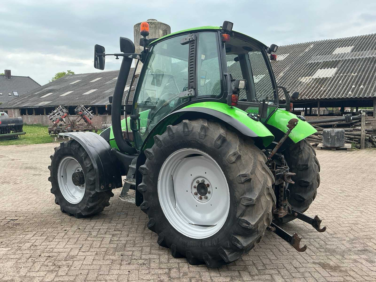 Deutz-fahr Agrotron 100 - Τρακτέρ: φωτογραφία 3 Deutz-fahr Agrotron 100 - Τρακτέρ: φωτογραφία 3