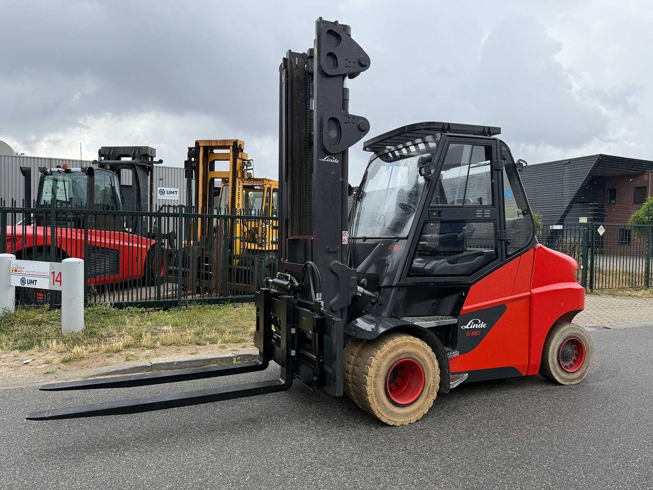 ELECTRIC LINDE E80-01/900 BATTERY 2020 - 4.5M FORK POSITIONER, SIDE-SHIFT - FORKLIFT YEAR OF MANUFACTURE 2017 - Περονοφόρο όχημα: φωτογραφία 1 ELECTRIC LINDE E80-01/900 BATTERY 2020 - 4.5M FORK POSITIONER, SIDE-SHIFT - FORKLIFT YEAR OF MANUFACTURE 2017 - Περονοφόρο όχημα: φωτογραφία 1