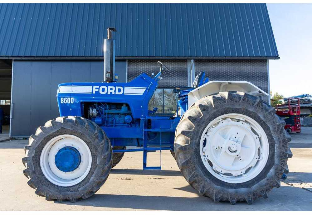 FORD - 8600 - 4-WHEEL DRIVE TRACTOR - 1972 - Τρακτέρ: φωτογραφία 4 FORD - 8600 - 4-WHEEL DRIVE TRACTOR - 1972 - Τρακτέρ: φωτογραφία 4
