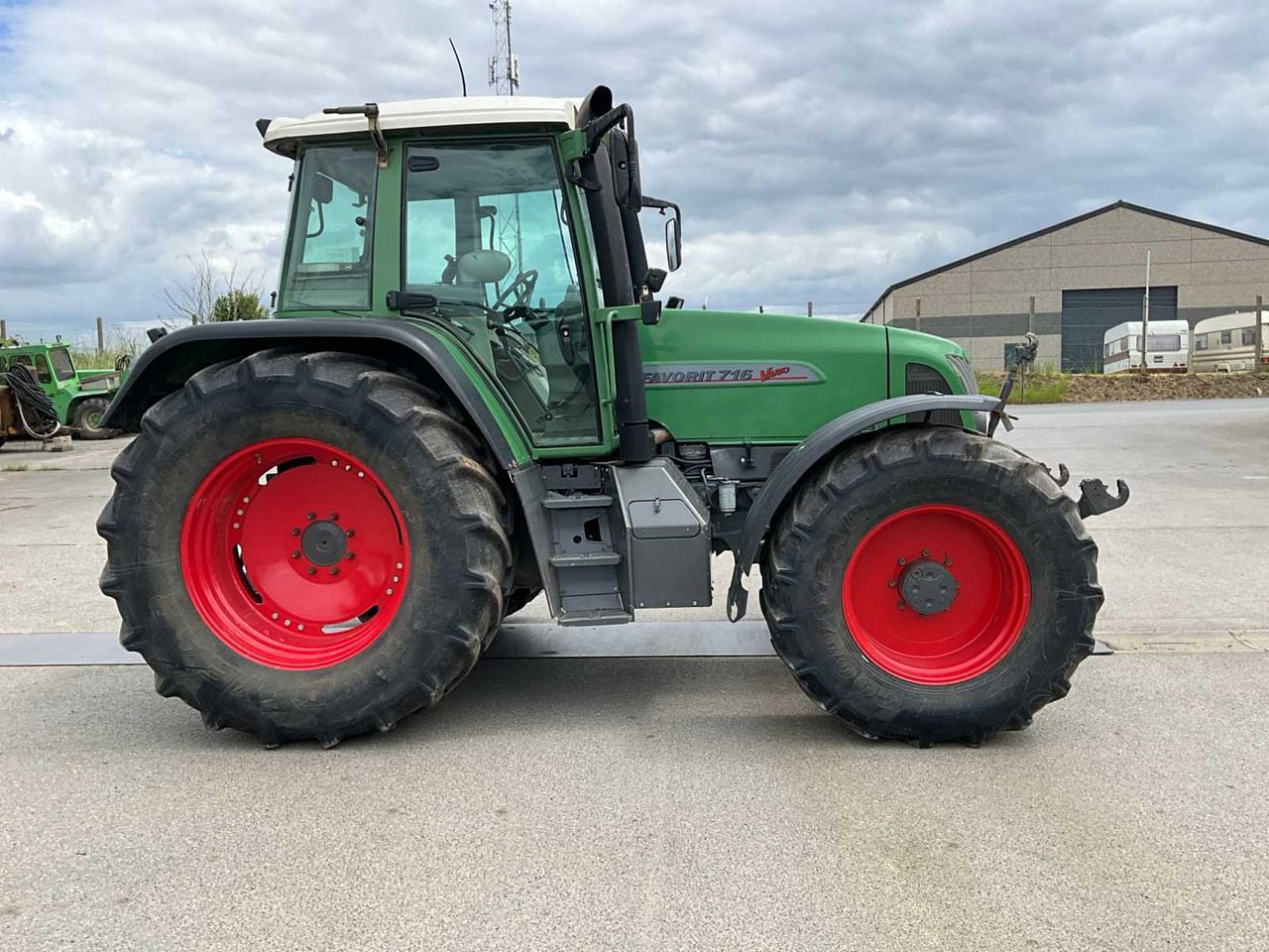 Fendt 2000 FENDT FENDT 716 VARIO AGRICULTURAL TRACTOR 4WD - Τρακτέρ: φωτογραφία 2 Fendt 2000 FENDT FENDT 716 VARIO AGRICULTURAL TRACTOR 4WD - Τρακτέρ: φωτογραφία 2