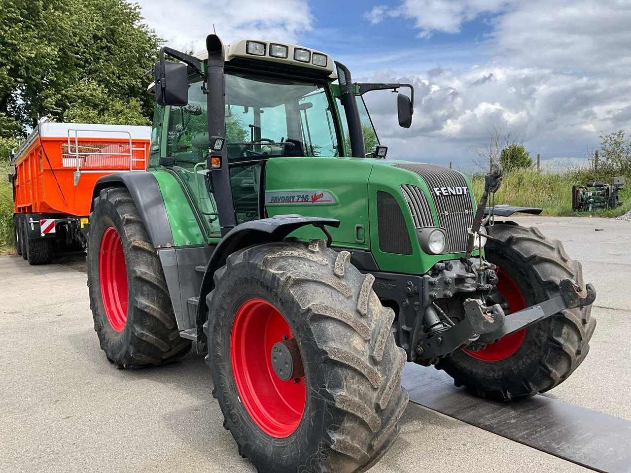 Fendt 2000 FENDT FENDT 716 VARIO AGRICULTURAL TRACTOR 4WD - Τρακτέρ: φωτογραφία 1 Fendt 2000 FENDT FENDT 716 VARIO AGRICULTURAL TRACTOR 4WD - Τρακτέρ: φωτογραφία 1