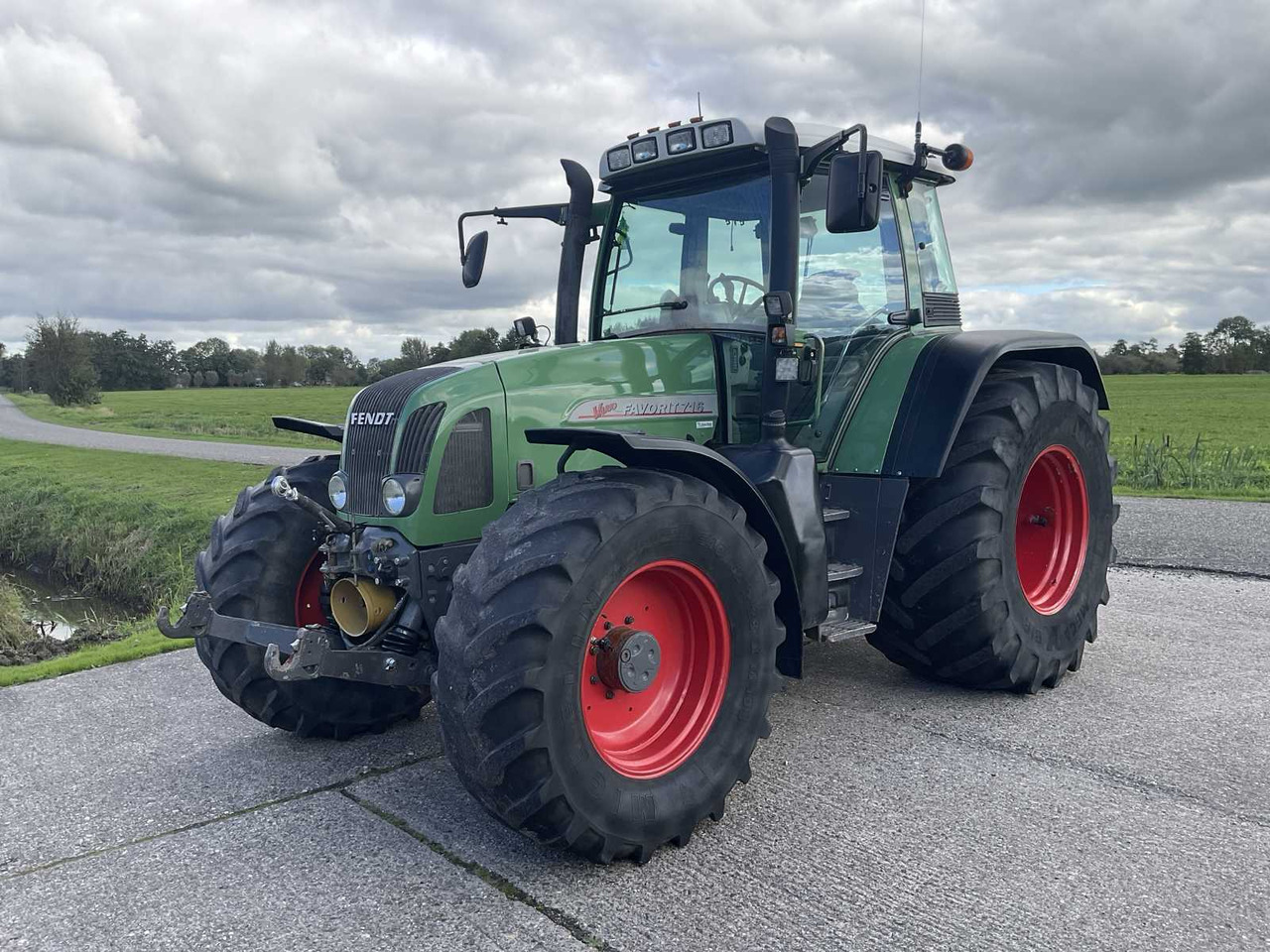Fendt Vario 716 - Τρακτέρ: φωτογραφία 1 Fendt Vario 716 - Τρακτέρ: φωτογραφία 1
