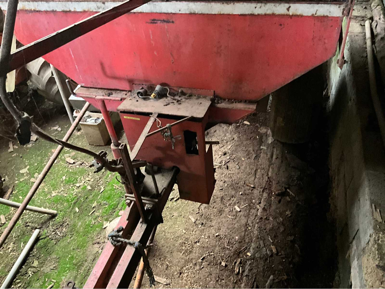 Fertilizer Seeder - Μηχανήματα σποράς: φωτογραφία 4 Fertilizer Seeder - Μηχανήματα σποράς: φωτογραφία 4