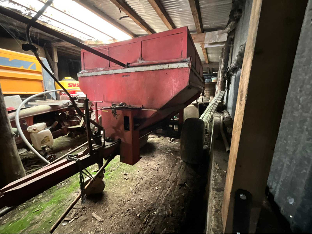 Fertilizer Seeder - Μηχανήματα σποράς: φωτογραφία 1 Fertilizer Seeder - Μηχανήματα σποράς: φωτογραφία 1