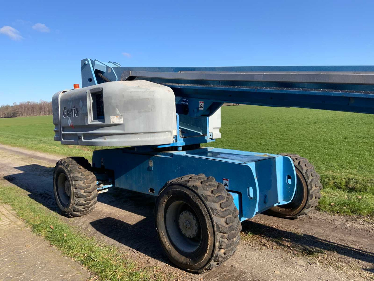 Genie S-65 4WD - Πλατφόρμα εναέρια: φωτογραφία 4 Genie S-65 4WD - Πλατφόρμα εναέρια: φωτογραφία 4