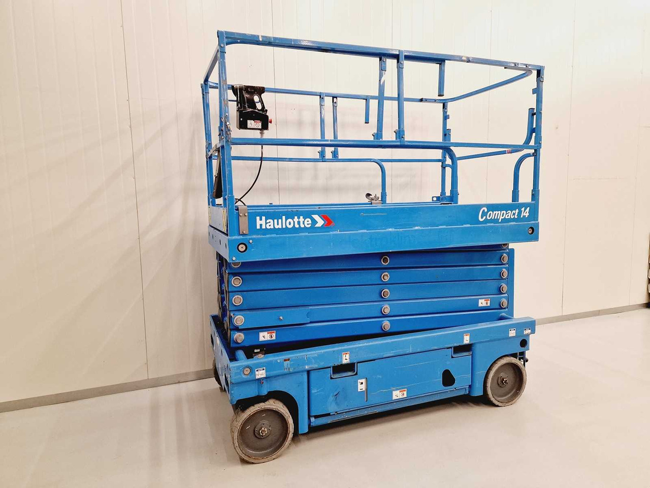 Haulotte Compact 14 - Πλατφόρμα εναέρια: φωτογραφία 5 Haulotte Compact 14 - Πλατφόρμα εναέρια: φωτογραφία 5