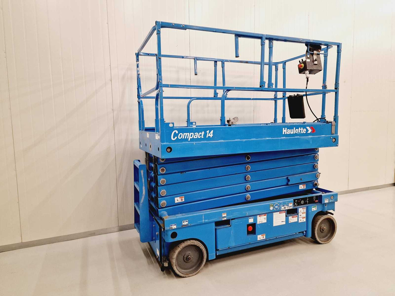 Haulotte Compact 14 - Πλατφόρμα εναέρια: φωτογραφία 1 Haulotte Compact 14 - Πλατφόρμα εναέρια: φωτογραφία 1
